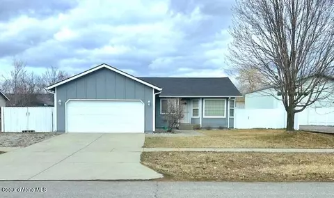 1245 W Tanager Ave, Hayden, ID 83835