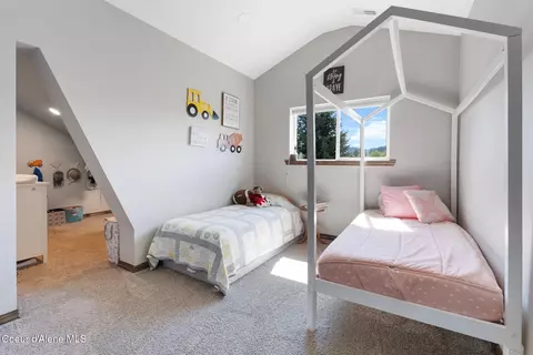 Bedroom - 94 Campbell Point Rd, Laclede, ID 83841 photo 5 of 8