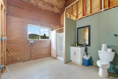 Bath - 94 Campbell Point Rd, Laclede, ID 83841 photo 4 of 4