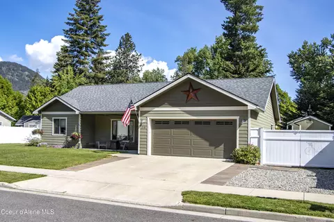 318 Huppert Ln, Sandpoint, ID 83864