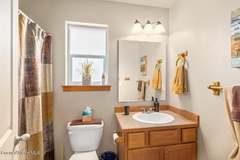 Bath - 8558 N Boysenberry Loop, Hayden, ID 83835 photo 1 of 2