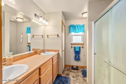 Bath - 8558 N Boysenberry Loop, Hayden, ID 83835 photo 2 of 2