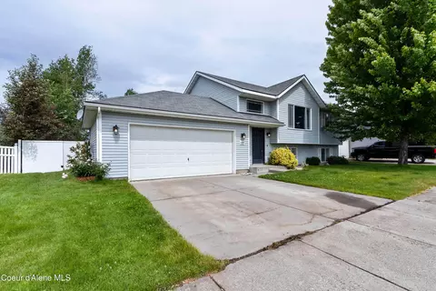8309 N Vantage Dr, Hayden, ID 83835