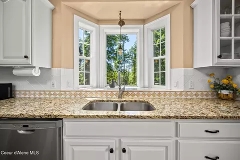 Kitchen - 17536 W Julia Dr, Hauser, ID 83854 photo 2 of 4