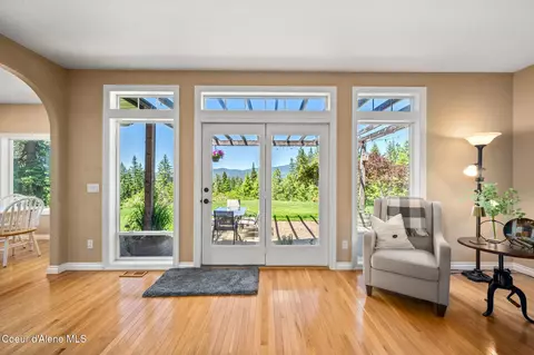 Entry Way - 17536 W Julia Dr, Hauser, ID 83854 photo 4 of 5