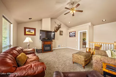 Living - 17536 W Julia Dr, Hauser, ID 83854 photo 5 of 5