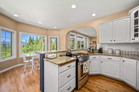Kitchen - 17536 W Julia Dr, Hauser, ID 83854 photo 3 of 4