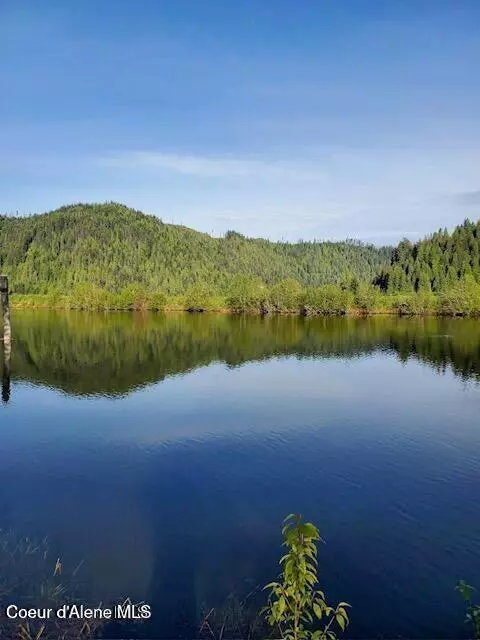 997 W Riverside Dr, Saint Maries, ID 83861