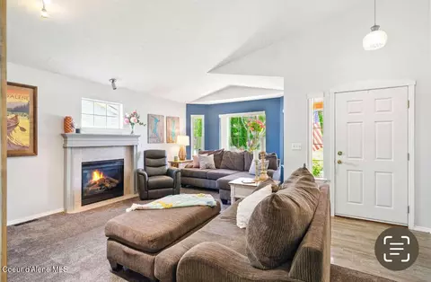 Living - 5820 E Steamboat Bnd, Post Falls, ID 83854 photo 2 of 4