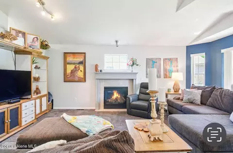 Living - 5820 E Steamboat Bnd, Post Falls, ID 83854 photo 4 of 4