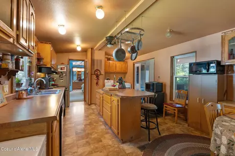 Kitchen - 490 Samuels Rd, Sandpoint, ID 83864 photo 1 of 3