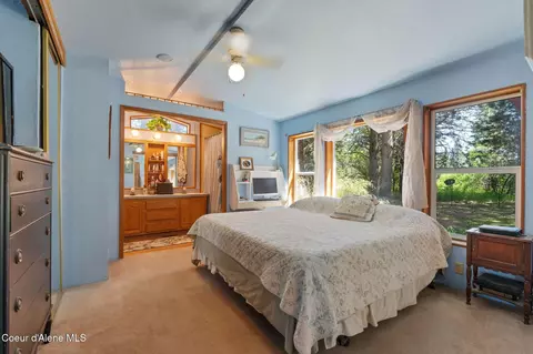 Bedroom - 490 Samuels Rd, Sandpoint, ID 83864 photo 1 of 3