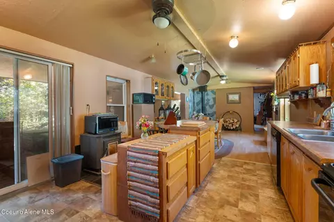 Entry Way - 490 Samuels Rd, Sandpoint, ID 83864 photo 2 of 2