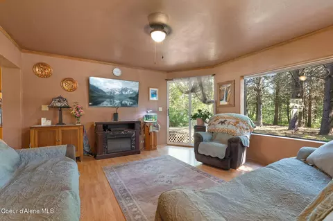 Living - 490 Samuels Rd, Sandpoint, ID 83864 photo 2 of 3