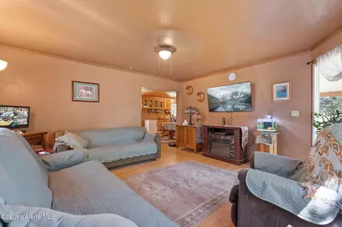 Living - 490 Samuels Rd, Sandpoint, ID 83864 photo 3 of 3