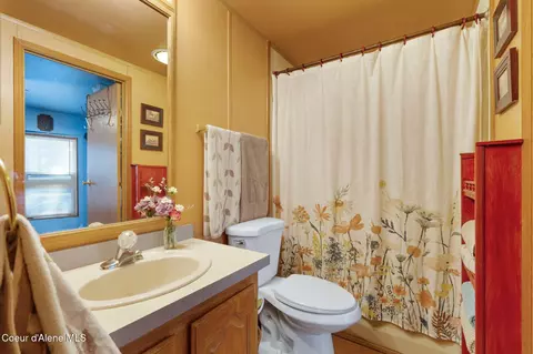 Bath - 490 Samuels Rd, Sandpoint, ID 83864 photo 3 of 3