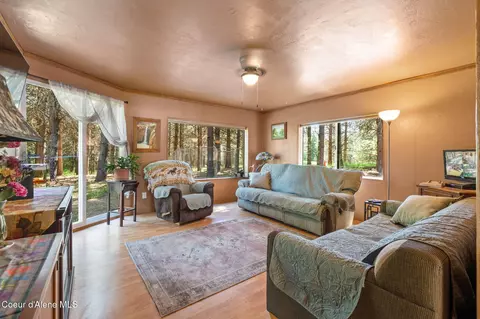 Living - 490 Samuels Rd, Sandpoint, ID 83864 photo 1 of 3