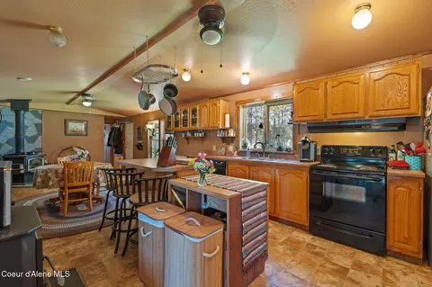 Kitchen - 490 Samuels Rd, Sandpoint, ID 83864 photo 2 of 3