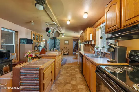 Kitchen - 490 Samuels Rd, Sandpoint, ID 83864 photo 3 of 3