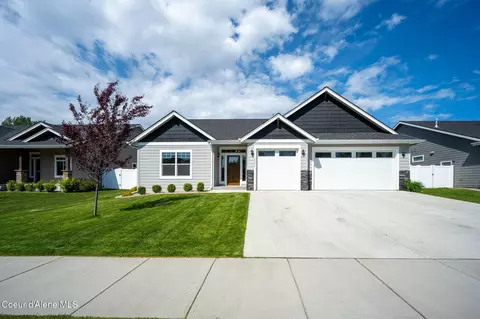 10697 N Crimson Dr, Hayden, ID 83835