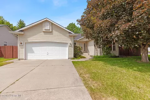 9011 N Blossom Dr, Hayden, ID 83835