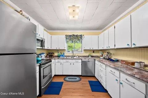 Kitchen - 87 W Side St, Kellogg, ID 83837 photo 1 of 2