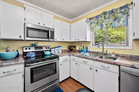 Kitchen - 87 W Side St, Kellogg, ID 83837 photo 2 of 2