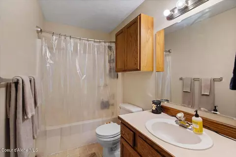 Bath - 700 E Tiger Ave, Post Falls, ID 83854 photo 1 of 2
