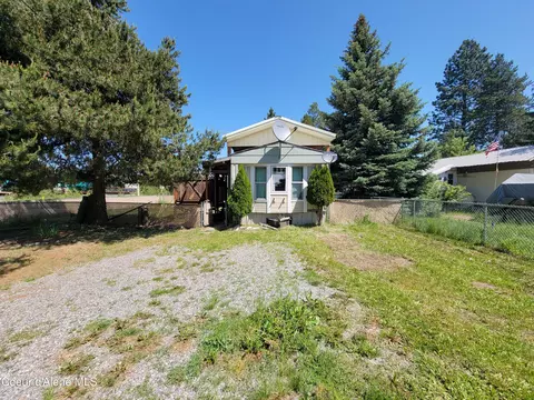 5755 E Lorraine Dr, Athol, ID 83801