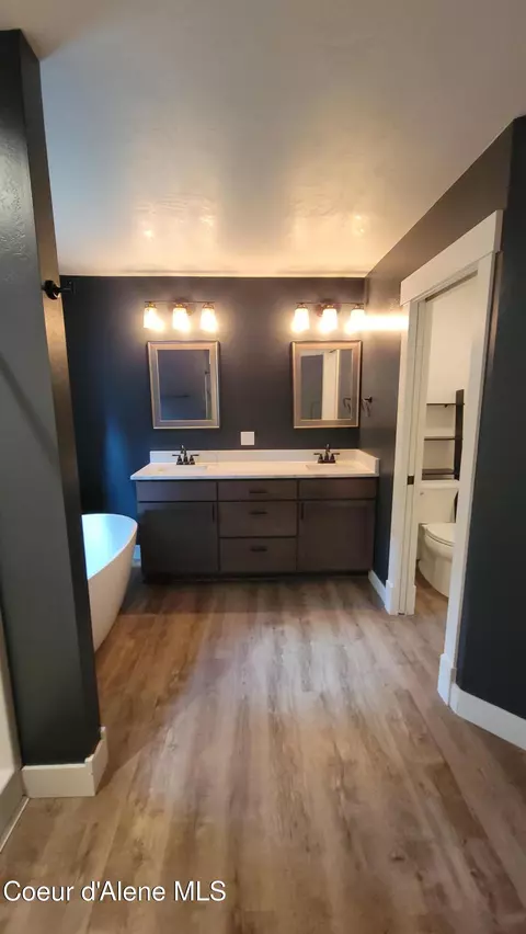 Bath - 84 E Cabinet Wagon Rd, Clark Fork, ID 83811 photo 1 of 2