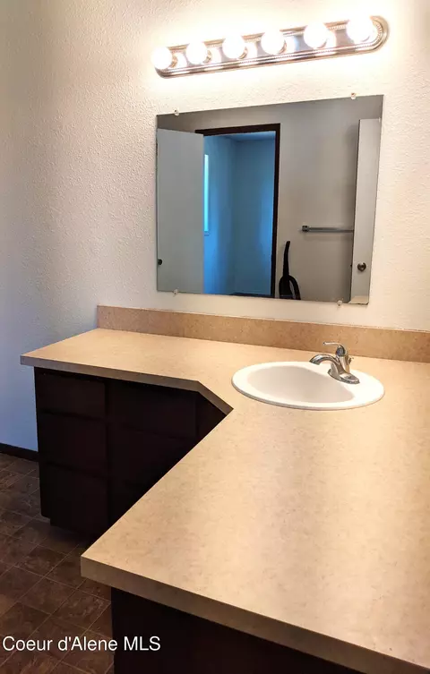Bath - 5056 E Royal Dr, Post Falls, ID 83854 photo 1 of 2