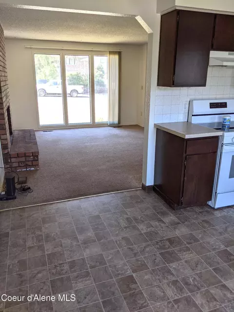 Living - 5056 E Royal Dr, Post Falls, ID 83854 photo 3 of 3