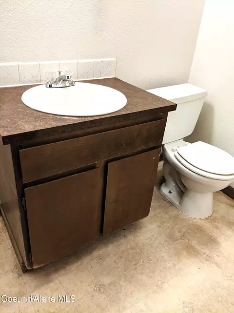 Bath - 5056 E Royal Dr, Post Falls, ID 83854 photo 2 of 2