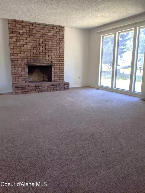 Living - 5056 E Royal Dr, Post Falls, ID 83854 photo 1 of 3
