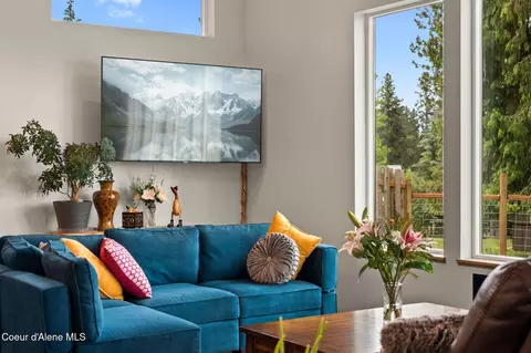 Living - 55 Sunray Dr, Hope, ID 83836 photo 2 of 4
