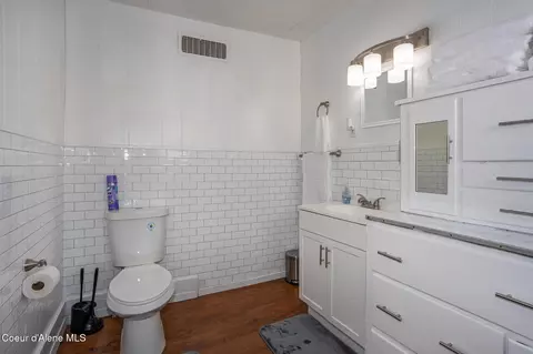 Bath - 608 Hill St, Kellogg, ID 83837 photo 2 of 2