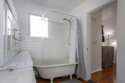 Bath - 608 Hill St, Kellogg, ID 83837 photo 1 of 2