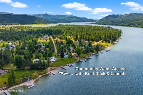 9307 Lakeshore Dr, Sagle, ID 83860