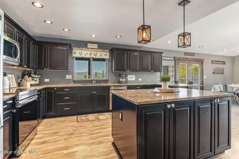 Kitchen - 603 Schneiders Rd, Sagle, ID 83860 photo 4 of 4