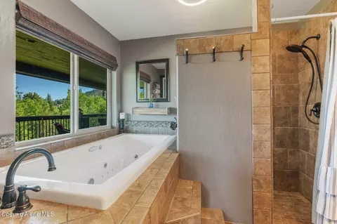 Bath - 603 Schneiders Rd, Sagle, ID 83860 photo 3 of 4