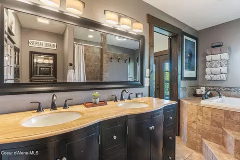 Bath - 603 Schneiders Rd, Sagle, ID 83860 photo 2 of 4
