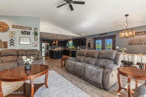 Living - 603 Schneiders Rd, Sagle, ID 83860 photo 4 of 4