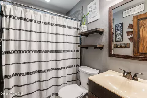 Bath - 603 Schneiders Rd, Sagle, ID 83860 photo 1 of 4