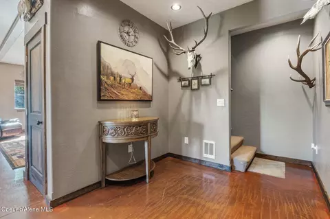 Entry Way - 603 Schneiders Rd, Sagle, ID 83860 photo 2 of 2