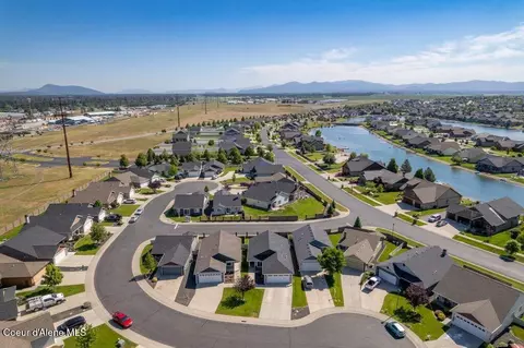 7934 W Kayak Ct, Rathdrum, ID 83858