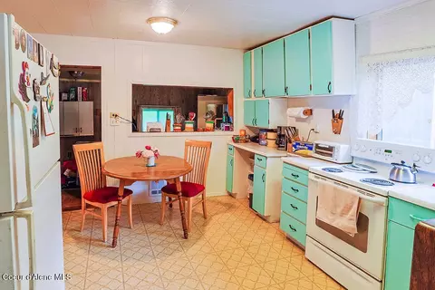 Kitchen - 164 W Fork Pine Creek Rd, Pinehurst, ID 83850 photo 2 of 2