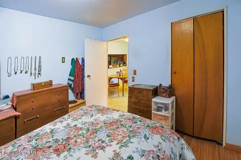 Bedroom - 164 W Fork Pine Creek Rd, Pinehurst, ID 83850 photo 2 of 4