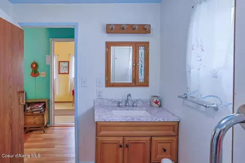 Bath - 164 W Fork Pine Creek Rd, Pinehurst, ID 83850 photo 2 of 2