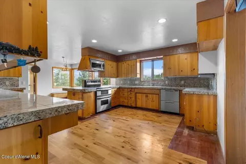 Kitchen - 5239 E Dodd Rd, Hayden, ID 83835 photo 1 of 3