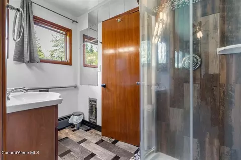 Bath - 5239 E Dodd Rd, Hayden, ID 83835 photo 6 of 7